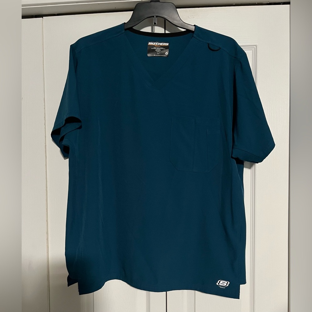 Skechers scrub top. Size large.